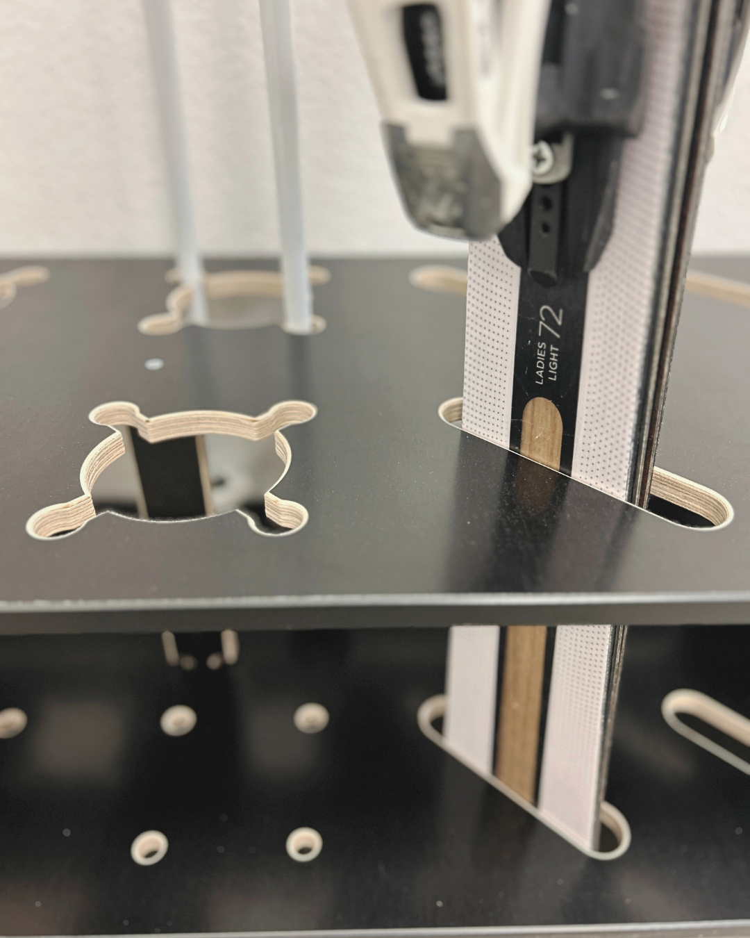 Kombinert Skistativ i tre for alpinski, langrennsski og staver