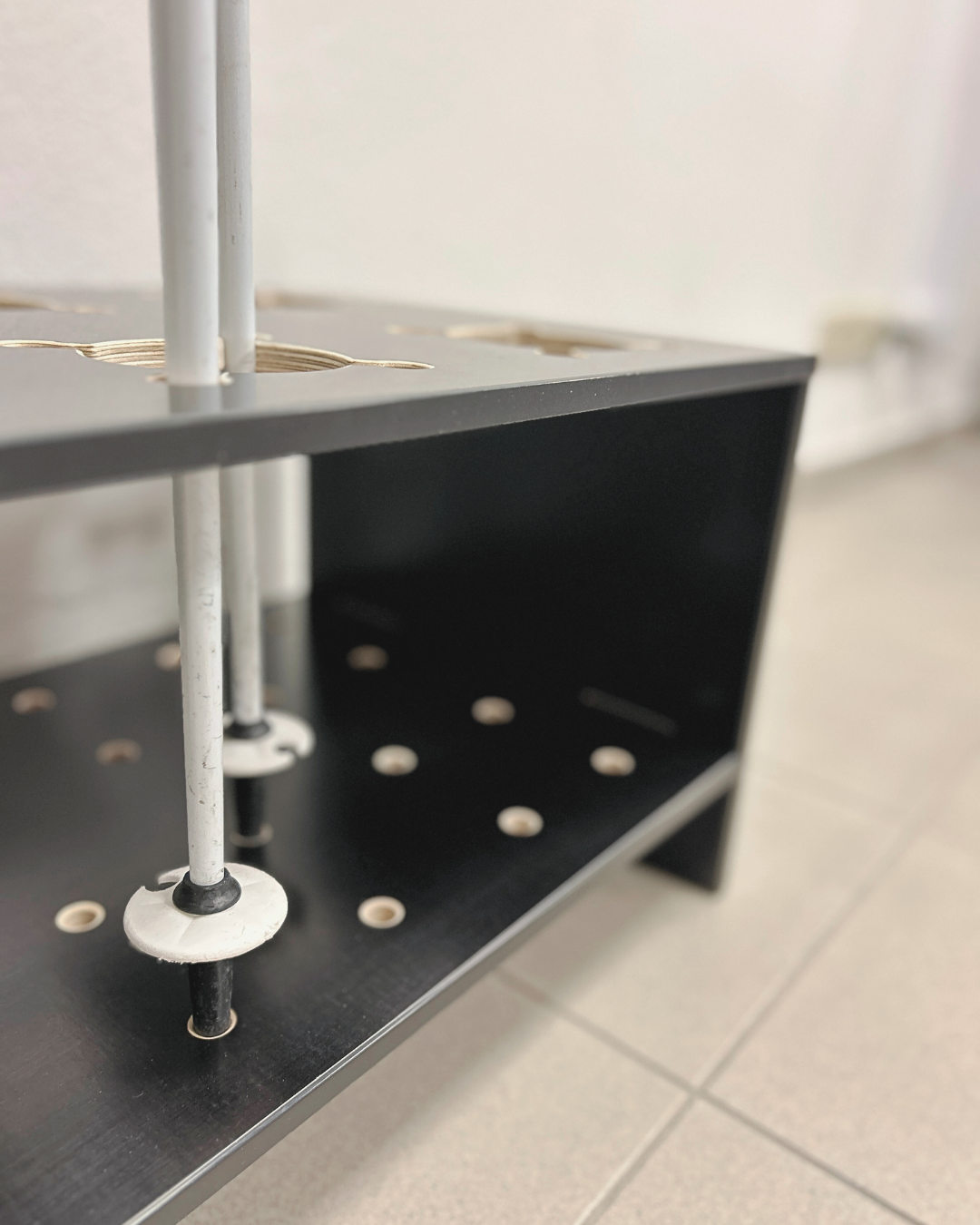 Kombinert skistativ i tre for ski og staver