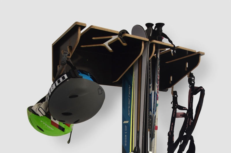 Veggholder for 6 par ski og staver