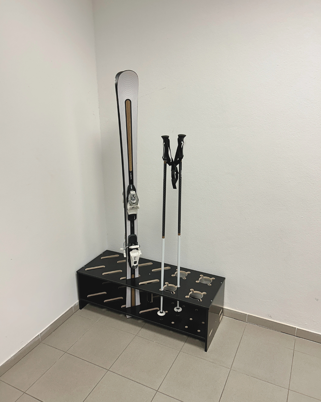 Kombinert Skistativ i tre for ski og staver